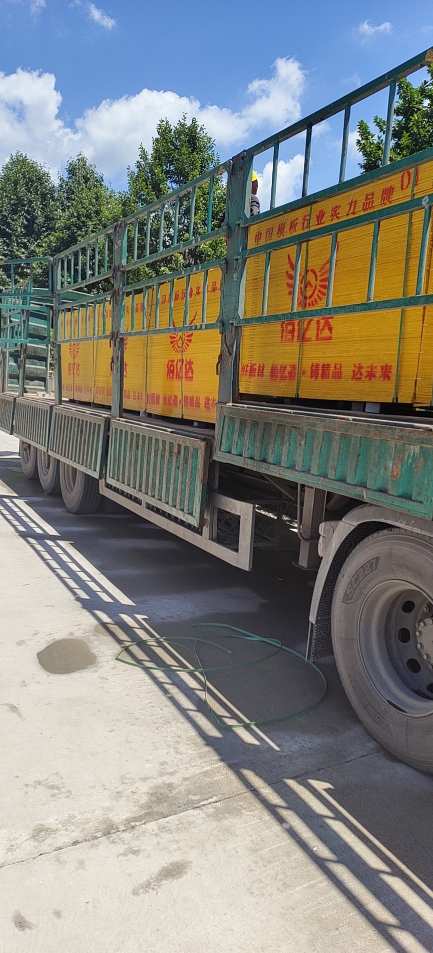 佰亿达来宾<a href='https://www.baiyidamuye.com/jzmb' target='_blank'><u>建筑模板厂家</u></a>发货信息3