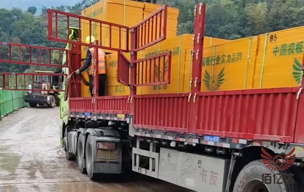 云南建筑小红板工地卸车图